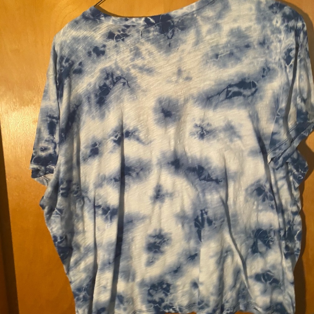 Blue tie dye chest cropped shirt